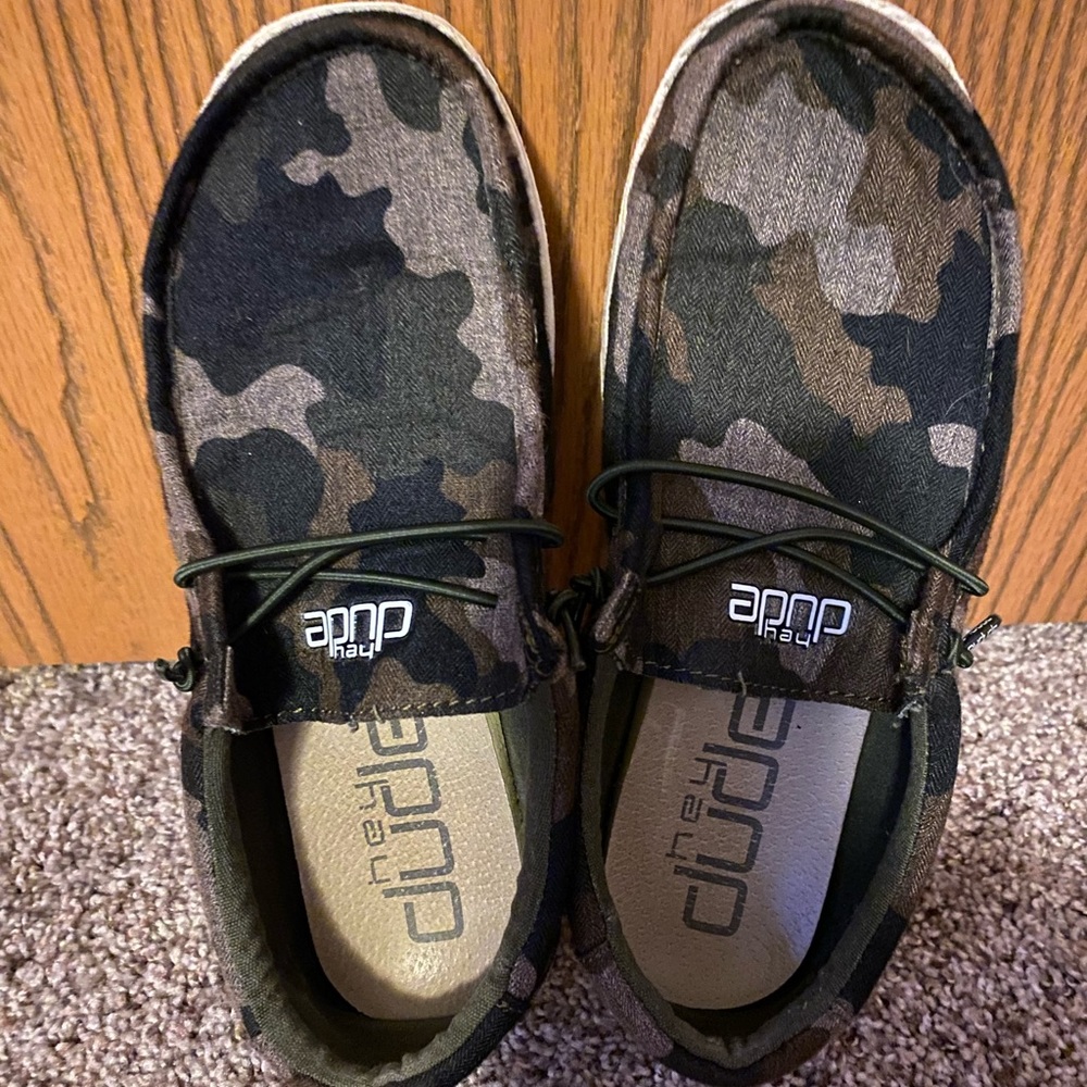 EUC Hey Dude camo shoes!